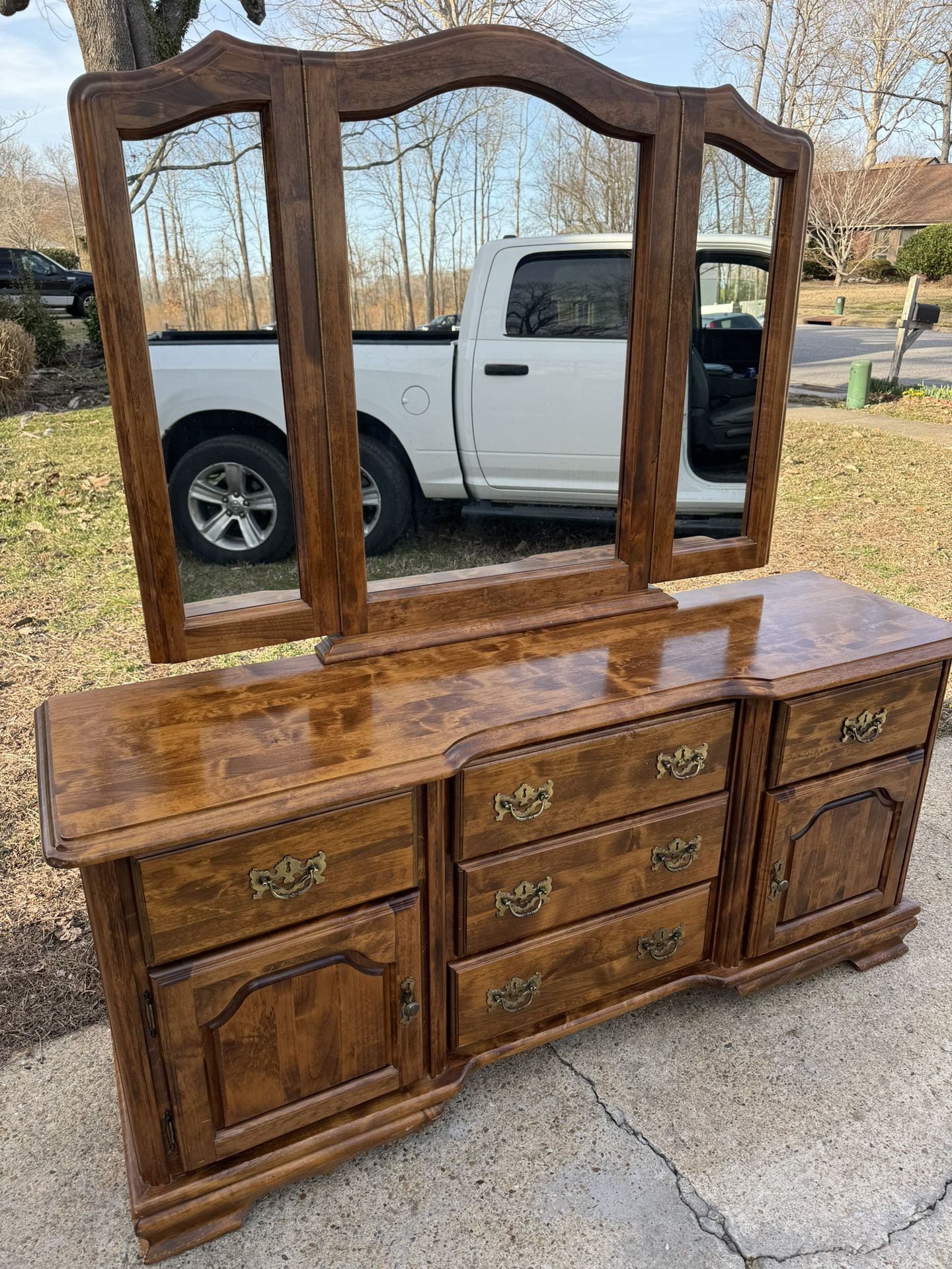 Dresser With Mirror