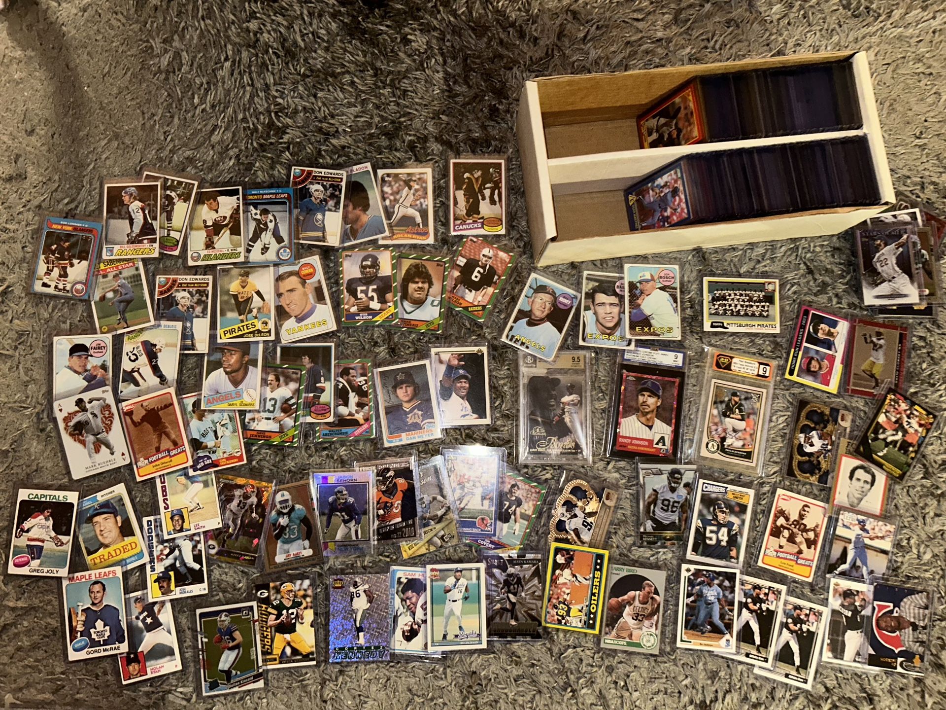 Lot of 300+ old Sports Cards Baseball Basketball Football Vintage