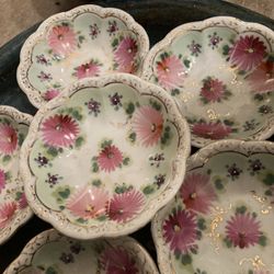 Beautiful Antique Porcelain 6 Nut/ Berry/ Finger Bowls