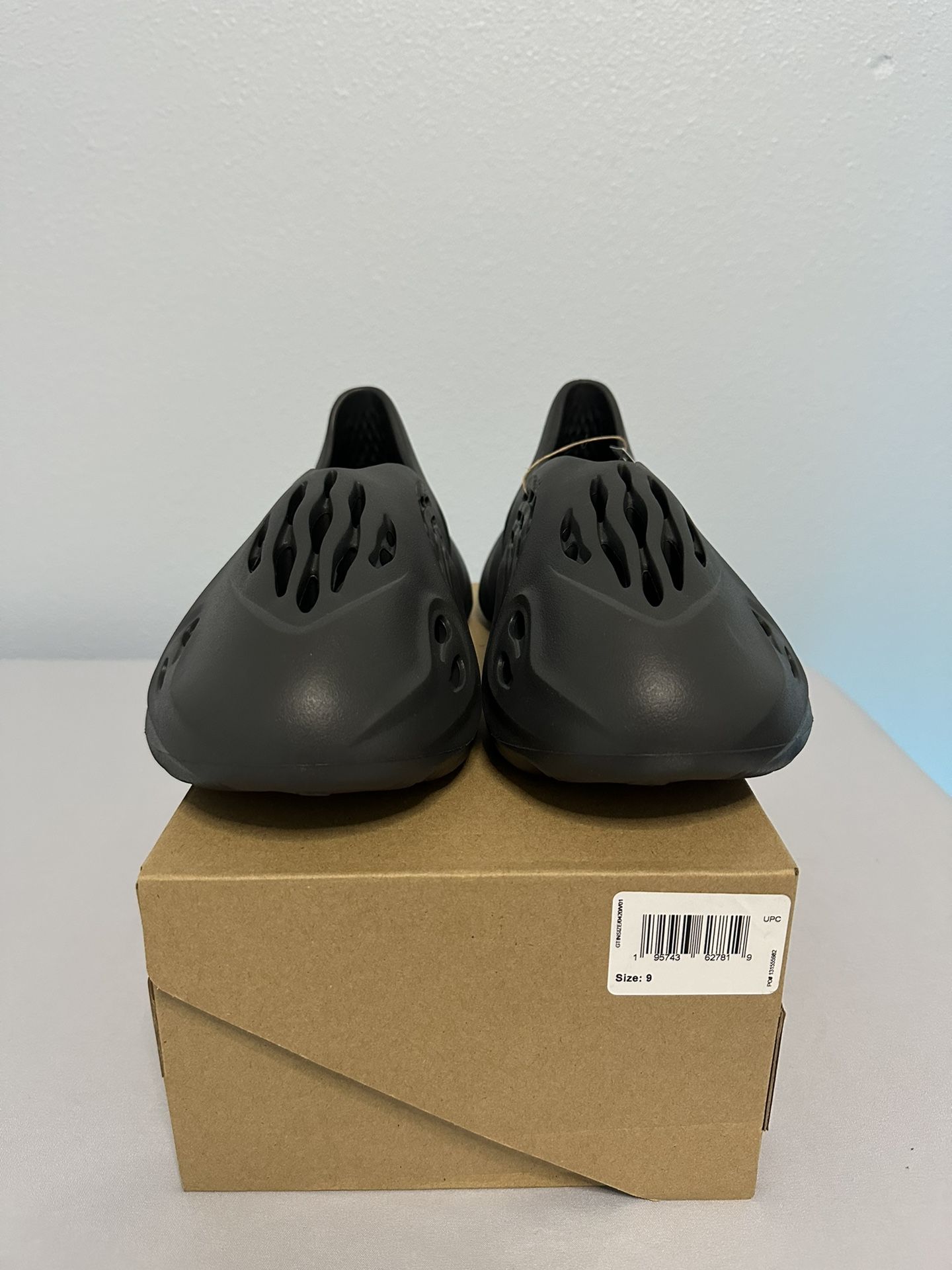 Yeezy Foam Runner Onyx Size 9 DS