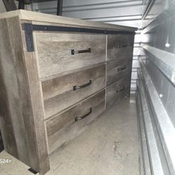 5 Pc Bedroom Set And Coffee Table Plus 2 Side