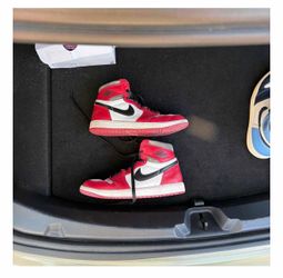Air Jordan 1 Retro High OG ‘Chicago Lost & Found’ size US 6