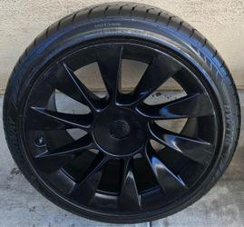 1 Tesla Model Y Induction 20” wheel