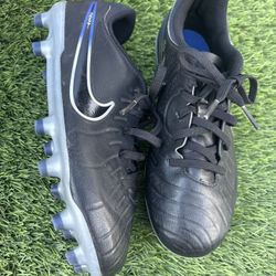 Nike Tiempo Soccer Cleats Size 4.5Y
