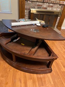 Coffee table with adjustable top