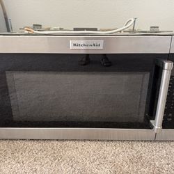 Microwave LIKE NEW KitchenAid 