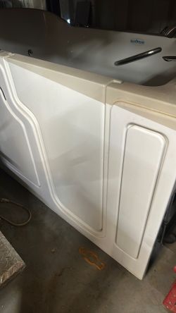 Walk-in Tub,installed, Never Used Make Offer