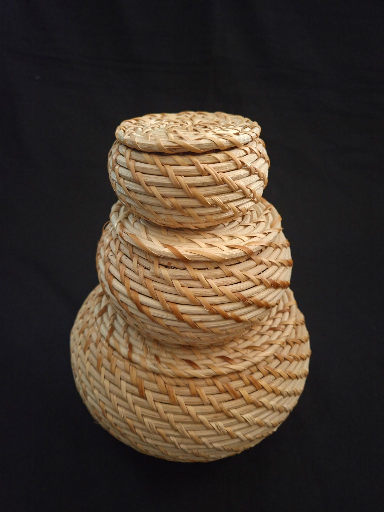 3 Gorgeous Nesting Storage Baskets With Lid Woven Pine Needle Beige Color