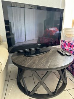 LED TV, (not smart) 43 inches table and sound system, good conditions, as seen in the image