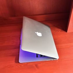 Apple MacBook Air 13” I5/8GB/128GB SSD macOS Monterey $200