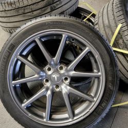 18 INCH ORIGINAL TESLA MODEL 3 WHEELS WITH USED MICHELIN
