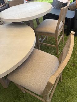Round Dining Table with 3 Upholstered Chairs