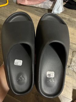 Men’s size 11 Yeezy slides