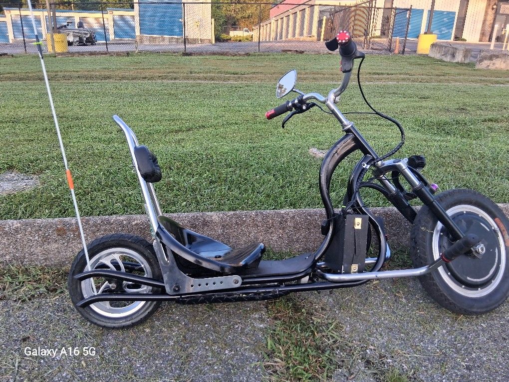 Schwinn Stingray Scooter Chopper 