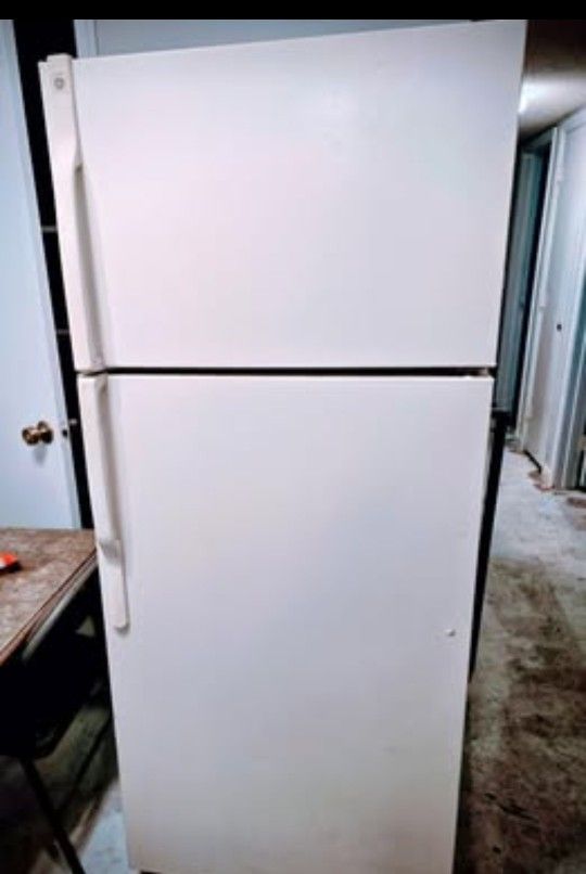 GE REFRIGERATOR 