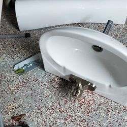 Pedestal Sink With Faucet