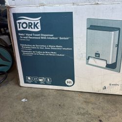 Automatic Hand Towel Dispenser