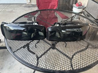 99-06 GMC Sierra/yukon Headlights