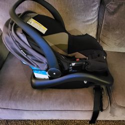 Safety 1st on Board Carseat And Stroller