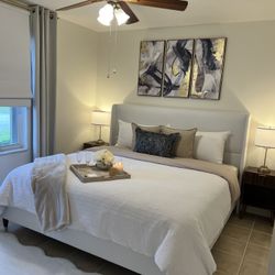 Belo Upholstered Platform Bed