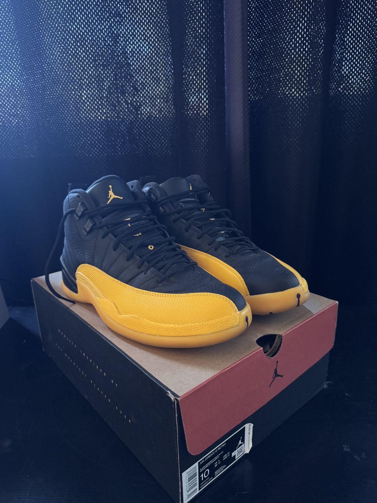 Air Jordan 12 Retro "University Gold" size 10