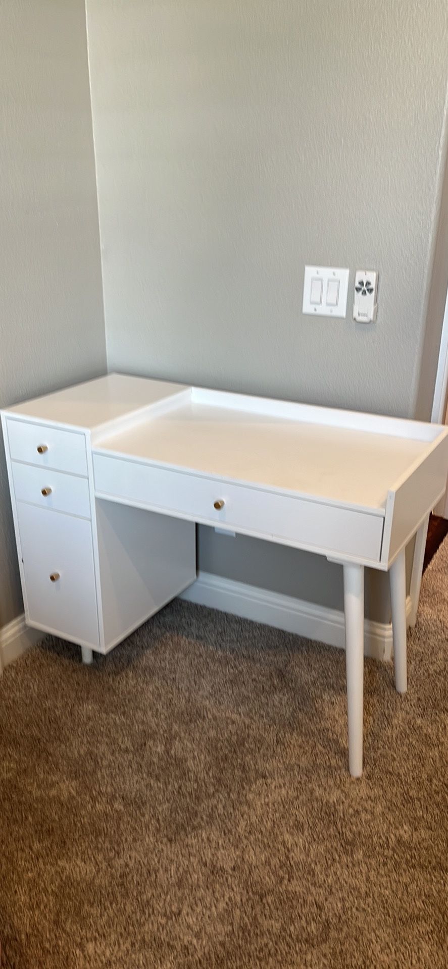 White Desk for Sale in Prosper, TX OfferUp