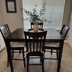 Table W 4 Chairs Dining Set
