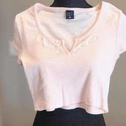 Peach Colored Cropped T-shirt with Daisy's 