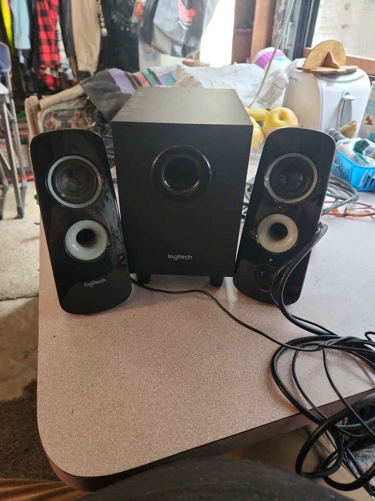 Surround Sound Speakers 