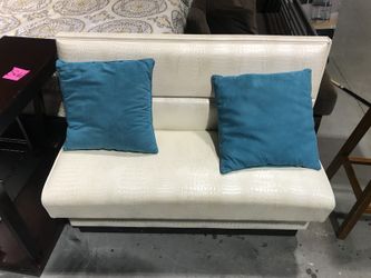 $99 Beautiful alligator skin accent booth