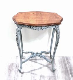 Carved Wood side table/ Accent Table🛋️ Available