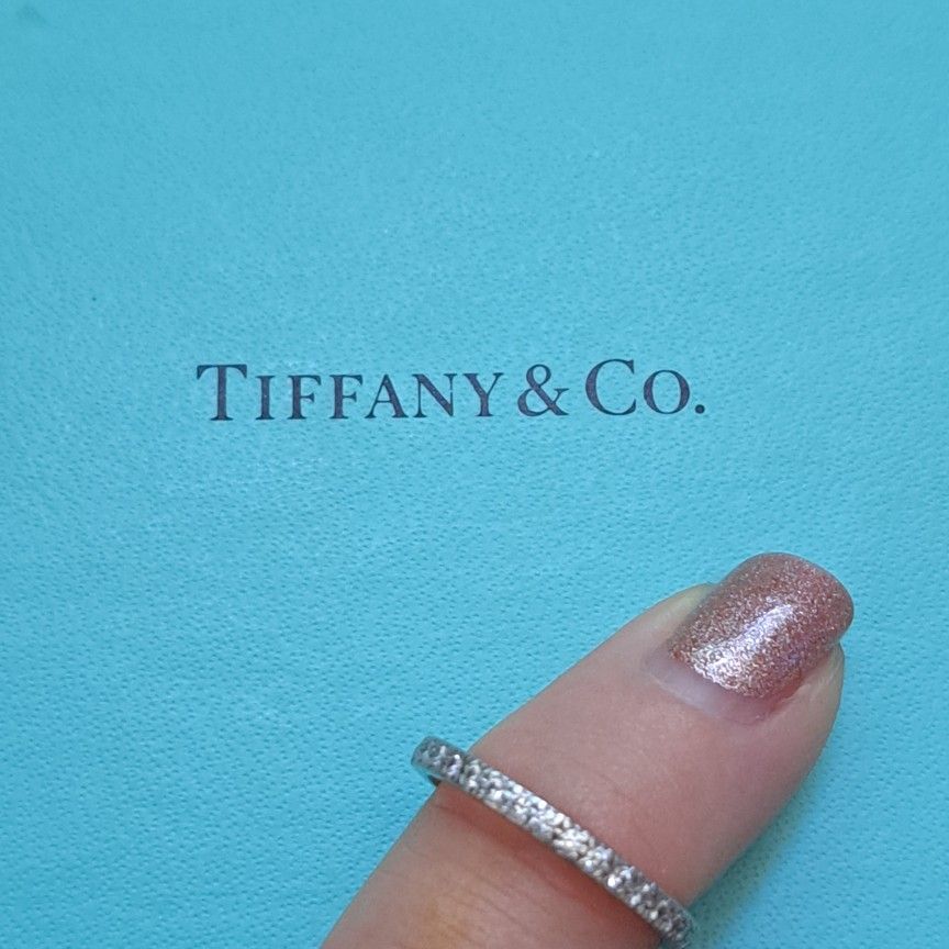 EXCELLENT CONDITION " AUTHENTIC TIFFANY & C0. FULL CIRCLE DIAMONDS & PLATINUM RING 700$