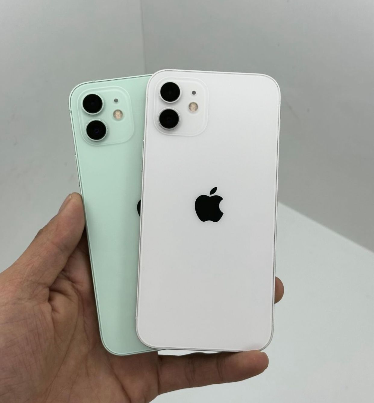 Unlocked iPhone 12 64GB - All Colors