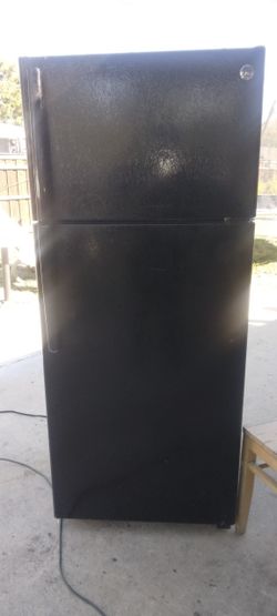 GE refrigerator For Sale 