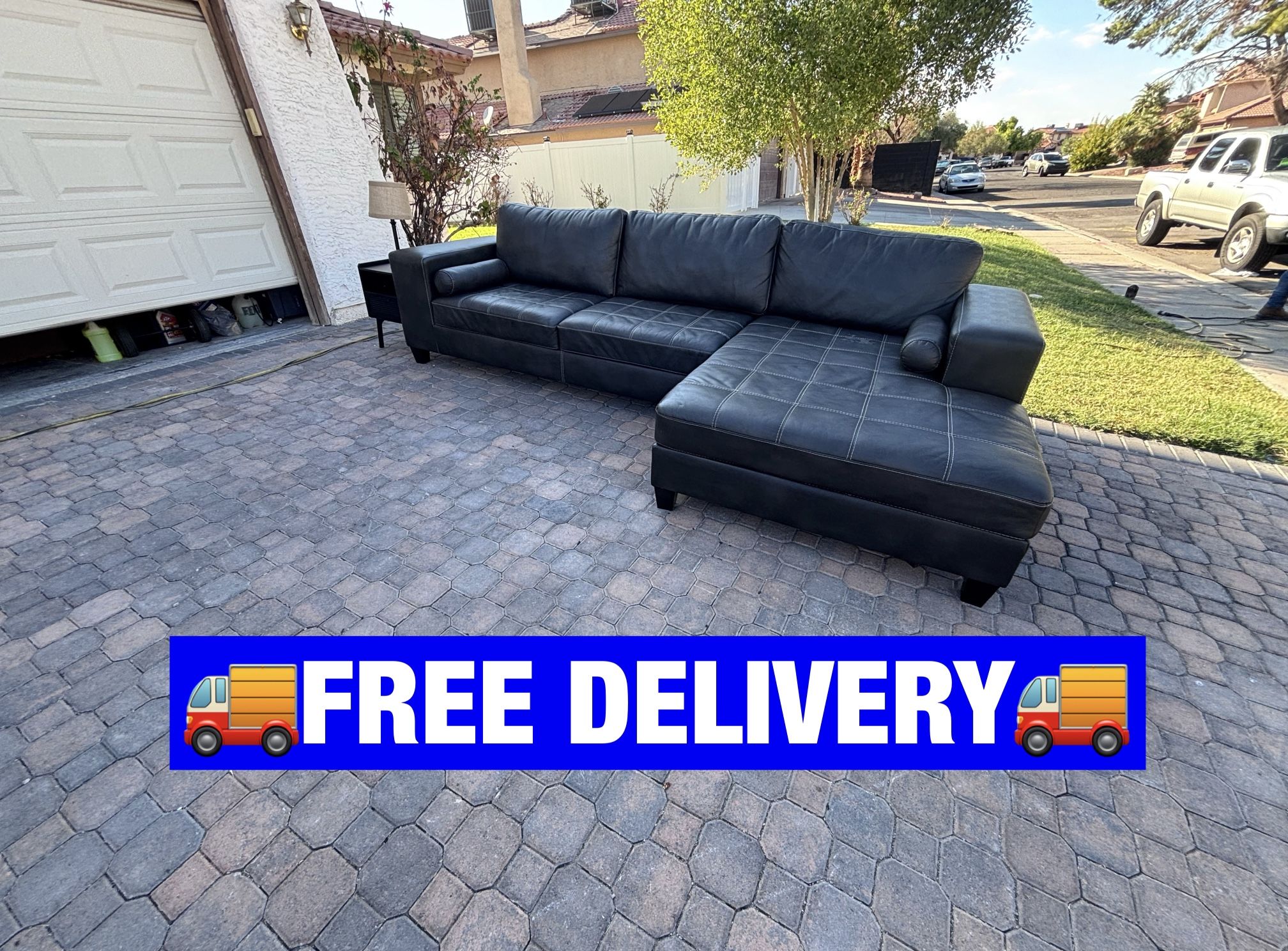 🚚FREE DELIVERY🚚 🖤Black Living Spaces Sectional Couch🖤