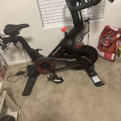 Like New PELETON BIKE