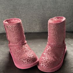 Kids Size 2 pink UGGS