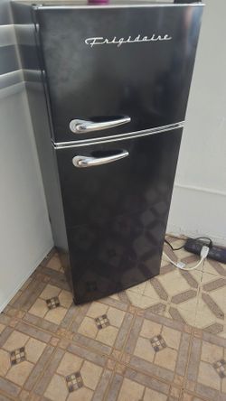 Brand new refrigerator only 3 months old ( MOVING OUT SALE)