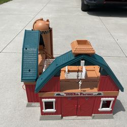 Vintage Tonka Farms Barn Playset