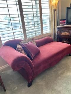 https://offerup.com/redirect/?o=RGsucmVk Chaise