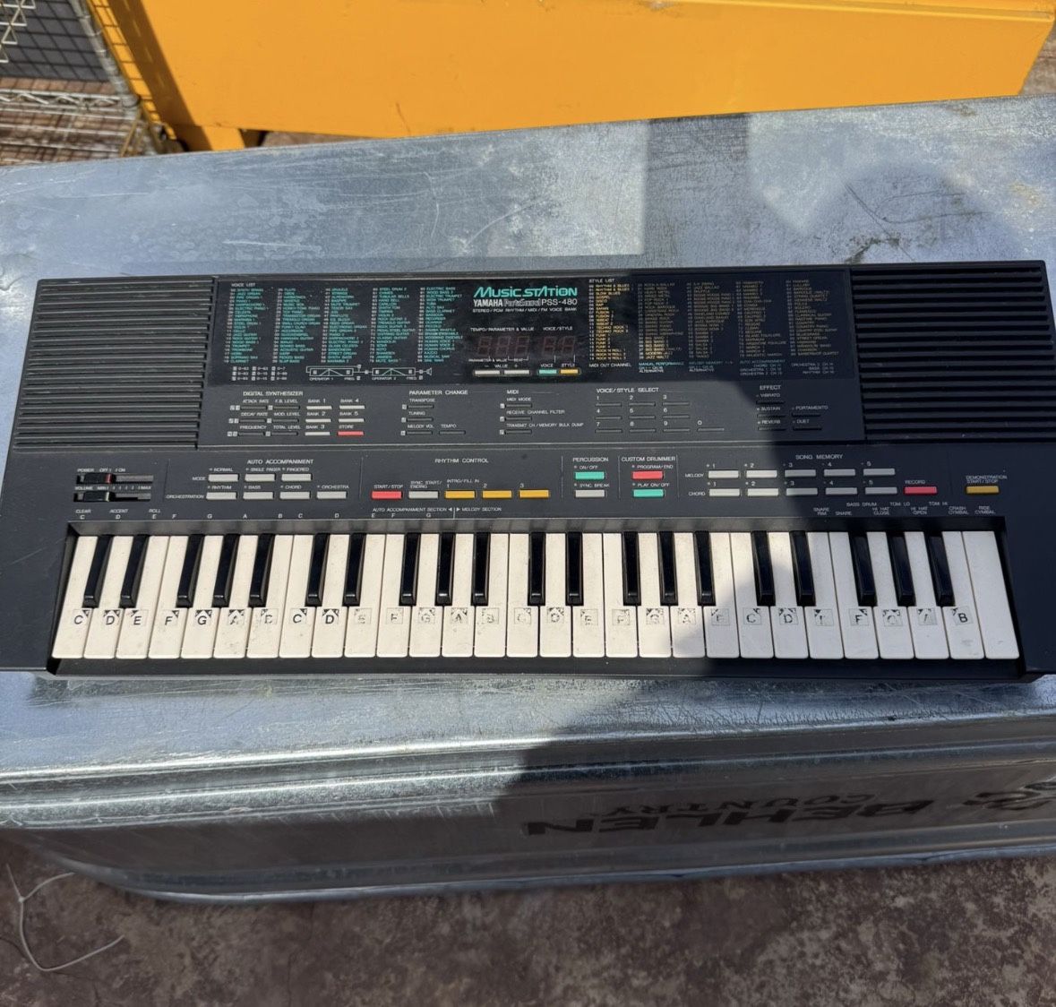 Yamaha PortaSound PSS-480 Black Music Station Synthesizer Electronic Keyboard