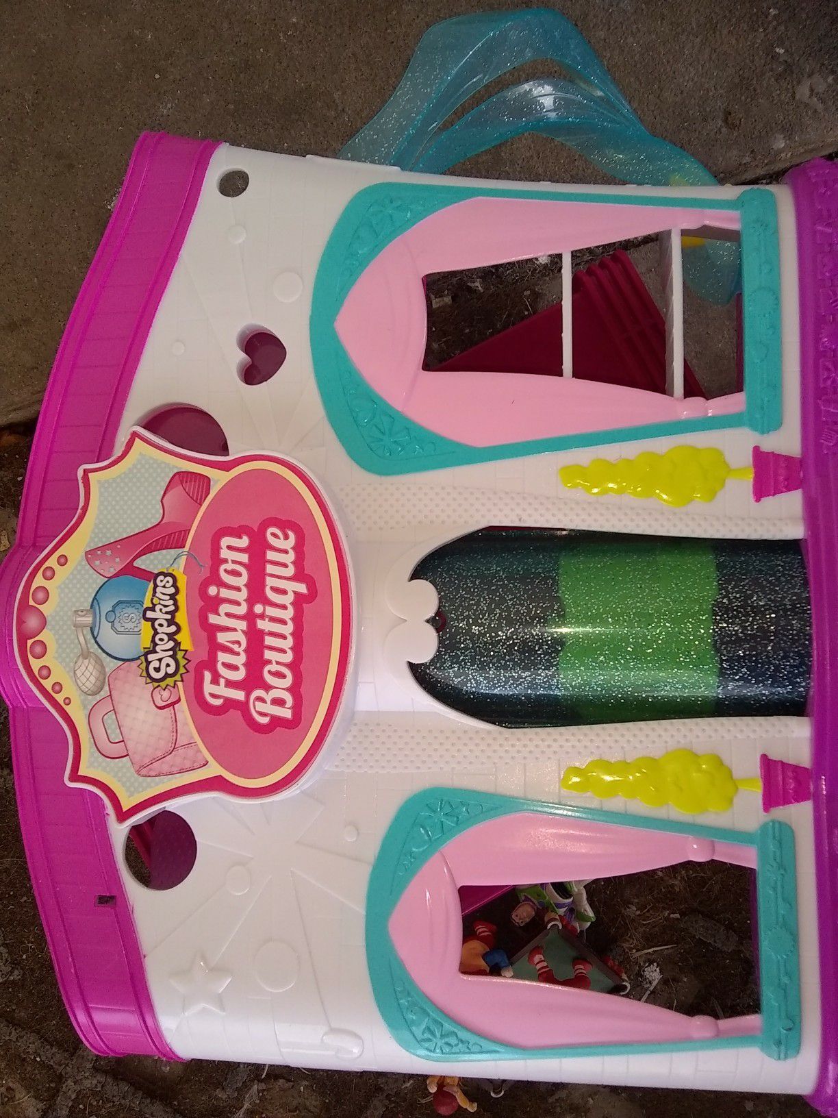 Shopkins figures and fashion Boutique playset
