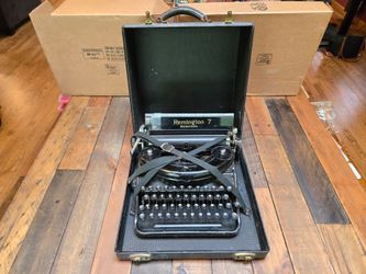 Remington 7 Noiseless Typewriter with Case, all keys engage