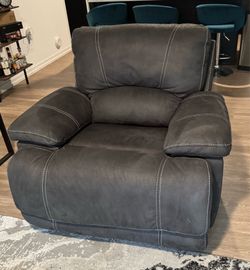 Comfortable Recliner Chair – Great Condition – $200 OBO