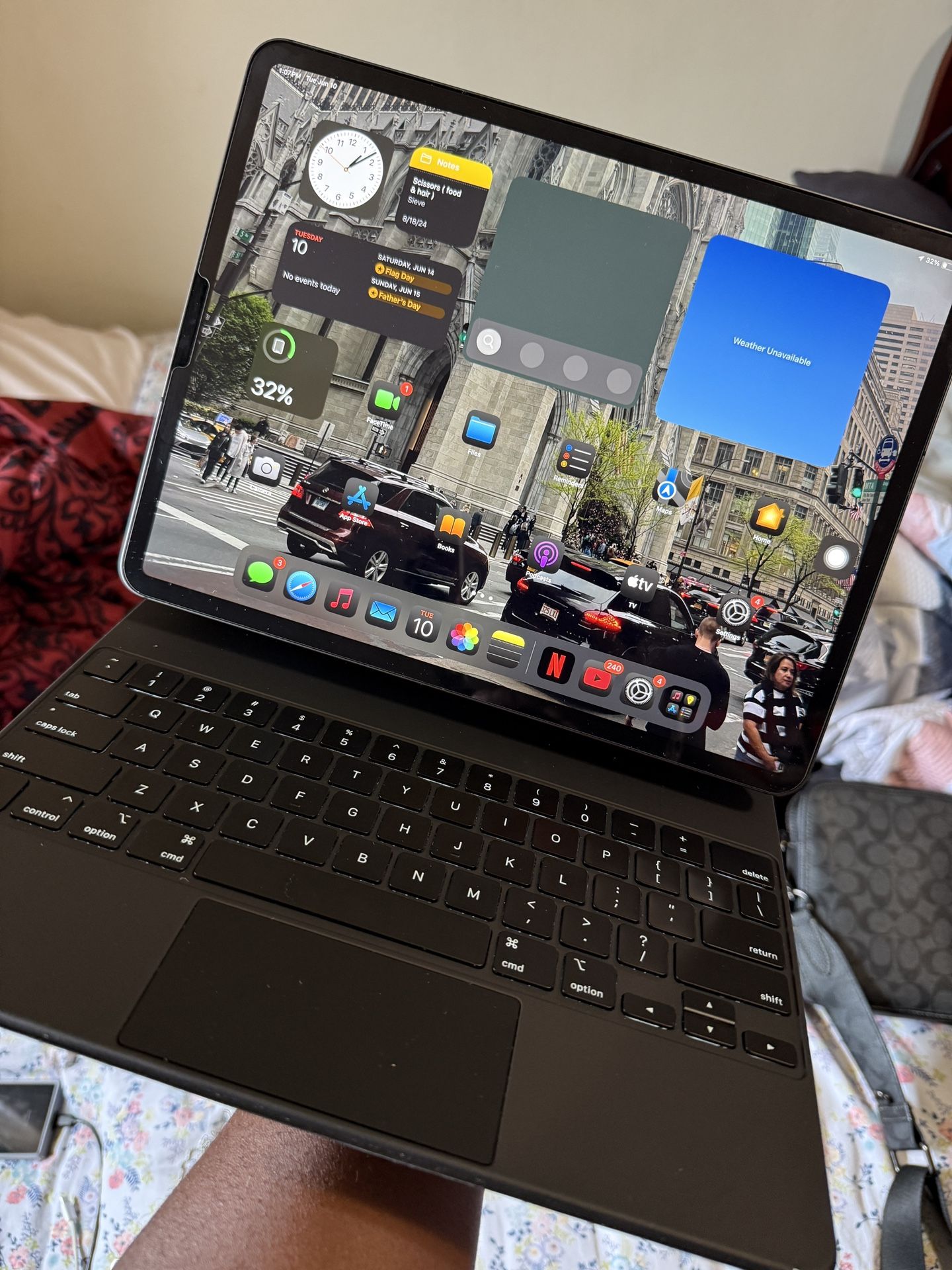iPad Pro 12.9” 256 With Magic Keyboard(4th Gen)