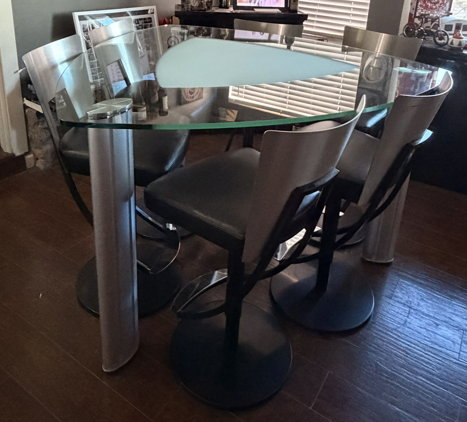 Pear Shaped Modern Metal/Glass Table & Chairs