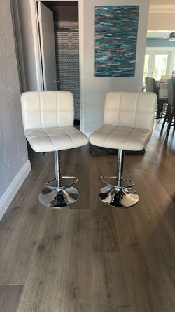 Set of 2 white adjustable bar stools