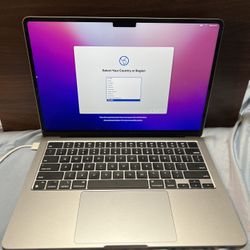 2022 MacBook Air 13.6” – Model A2681 – M2 Chip – 256GB – Silver – LIKE NEW – $700 OBO