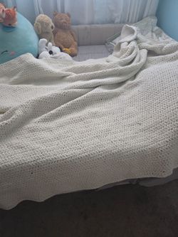 Crockett white blanket