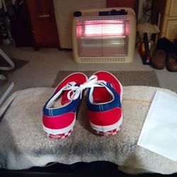 New Vans Mens 10 Shoes  ( Fourth Of July )